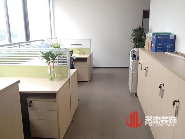 办公室正能量奖励网站入口设计完工照.jpg