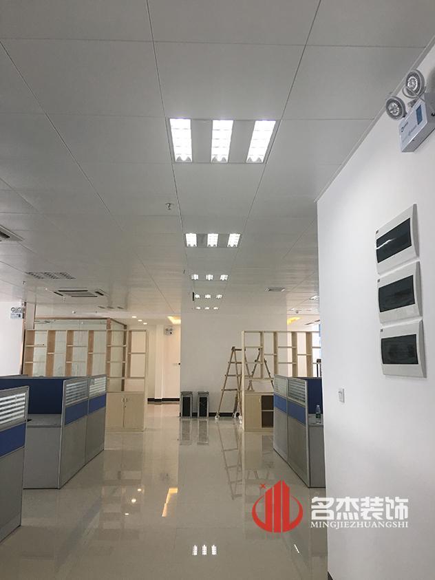 办公区正能量奖励网站入口设计完工照.jpg