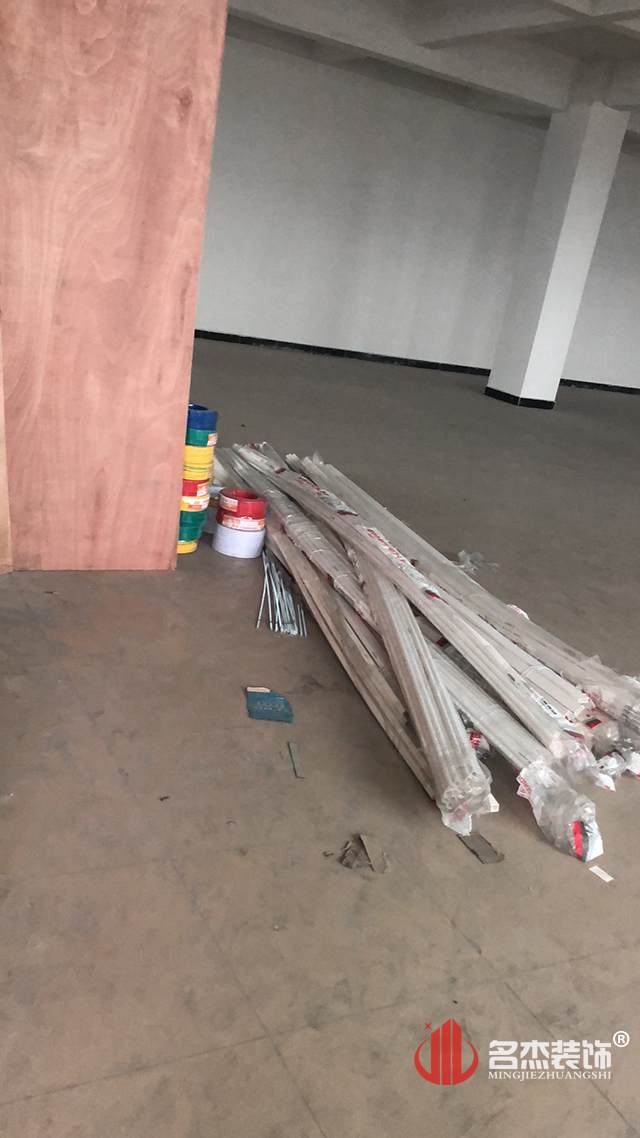 办公室正能量奖励网站入口施工照.jpg